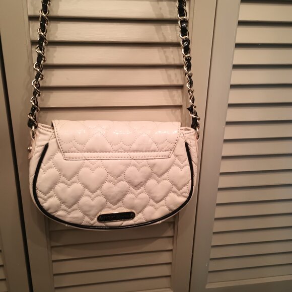 Betsy Johnson Black Heart Cream color crossbody bag. - Picture 2 of 6